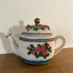 Dezine teapot  vintage for decoration only. No chips or cracks